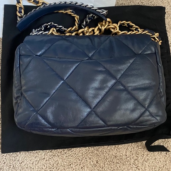 SOLD🖤🖤Chanel 19 Medium/Large navyblue. - Picture 2 of 12